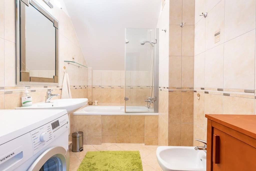 Apartment In The Heart Of Gdańsk Kültér fotó